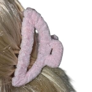 🍁 3/$15 Boutique Fuzzy Hair Clip